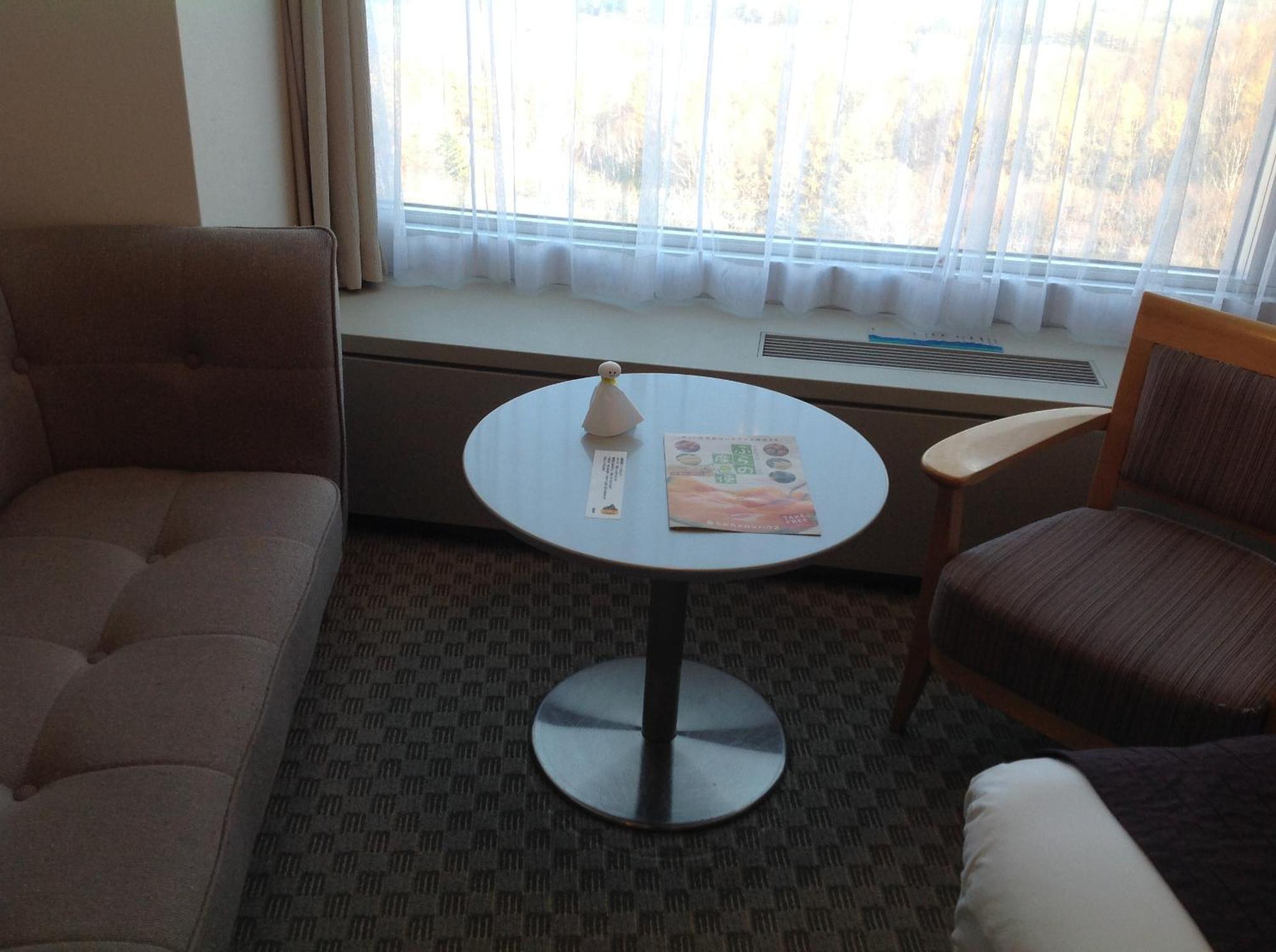 Shin Furano Prince Hotel Pokoj fotografie A table in a hotel room