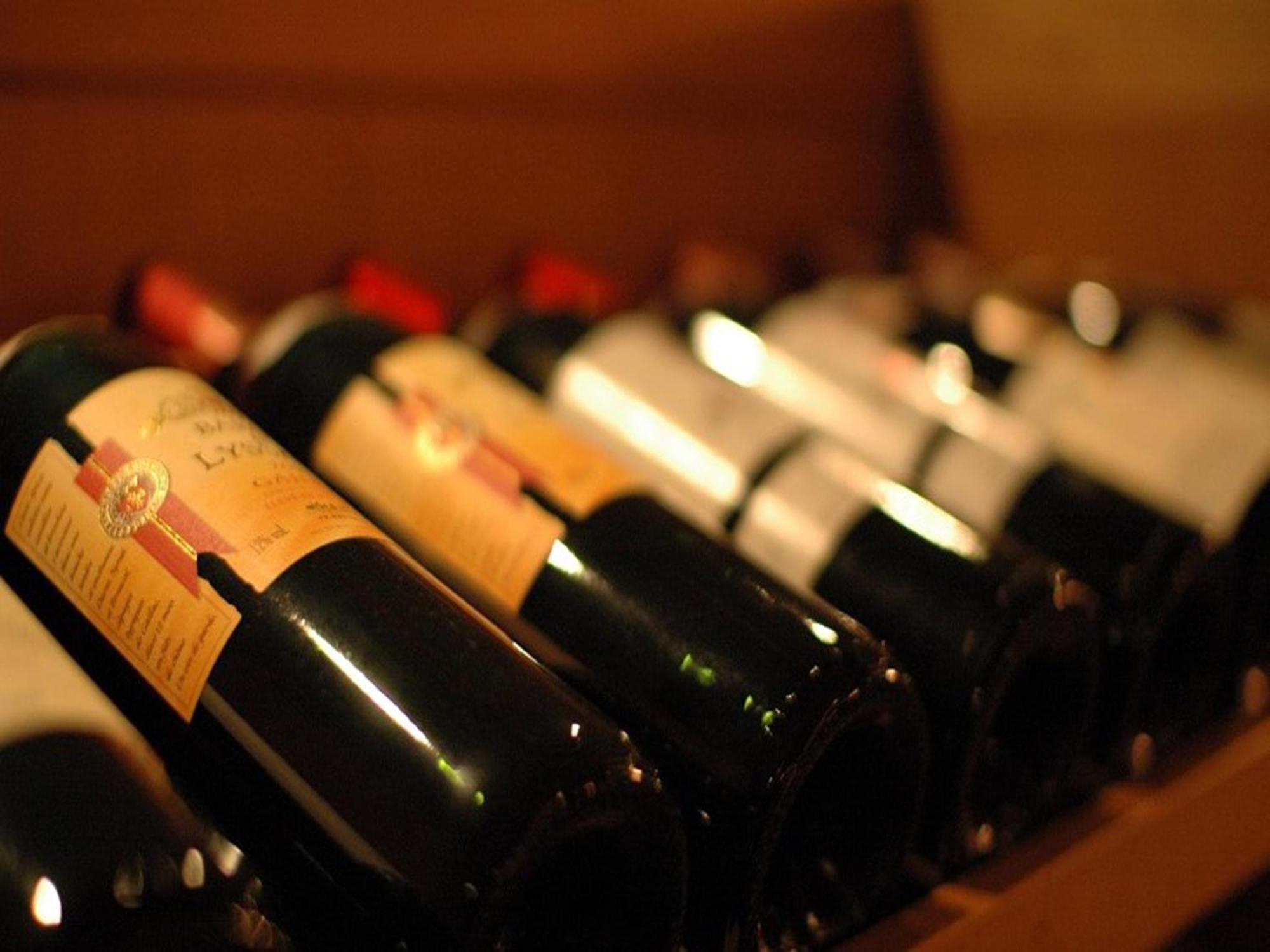 Shin Furano Prince Hotel Exteriér fotografie Wine bottles