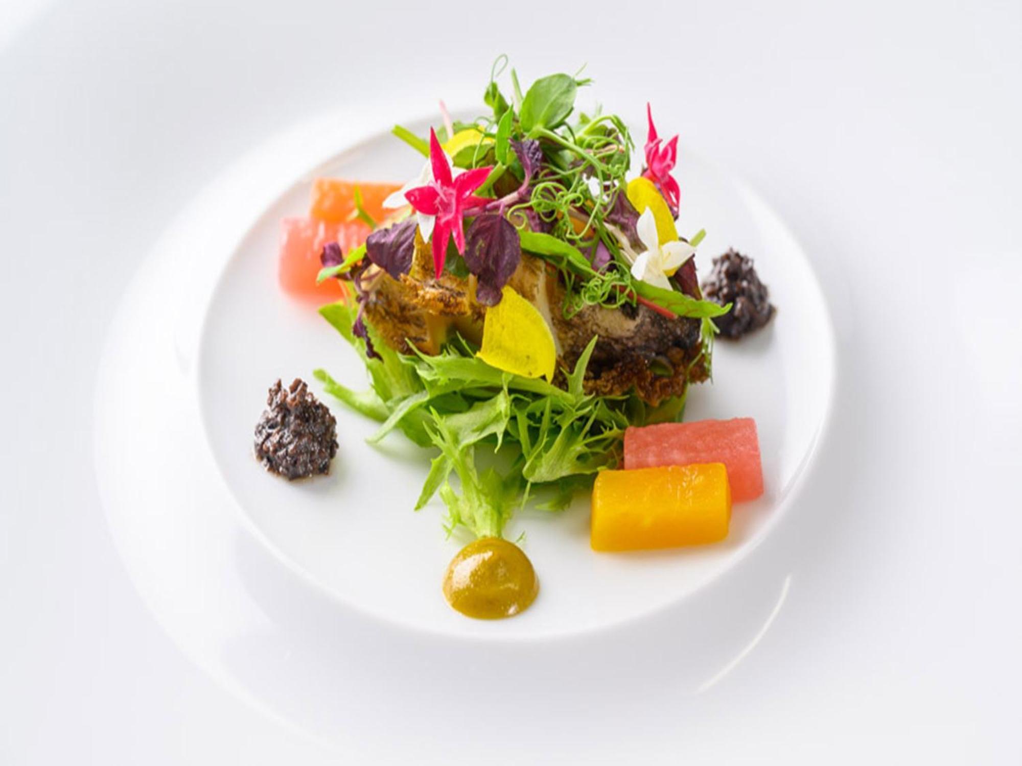 Shin Furano Prince Hotel Exteriér fotografie A salad prepared by a culinary student