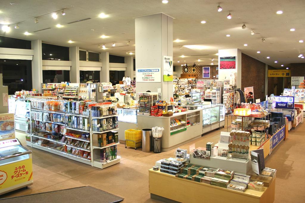 Shin Furano Prince Hotel Exteriér fotografie A typical department store in Japan